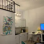 Charming In The Heart Of The Jewish District! *
