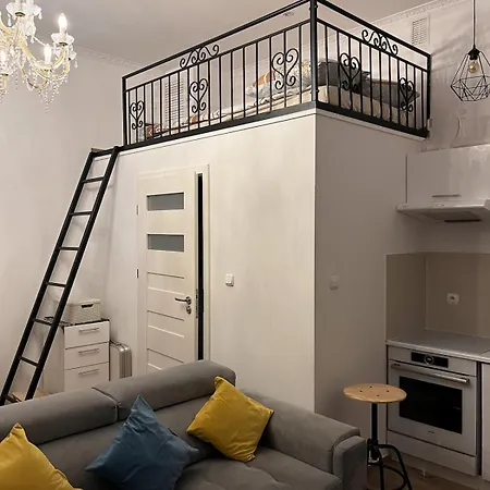 Charming In The Heart Of The Jewish District! *