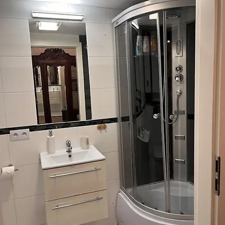 公寓 Charming In The Heart Of The Jewish District!