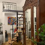 Charming In The Heart Of The Jewish District! Lägenhet