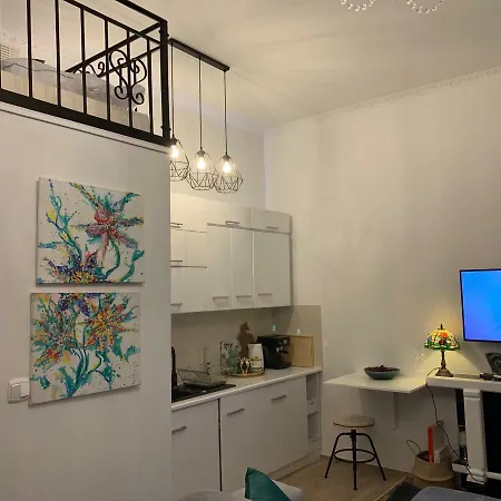 Charming In The Heart Of The Jewish District! *