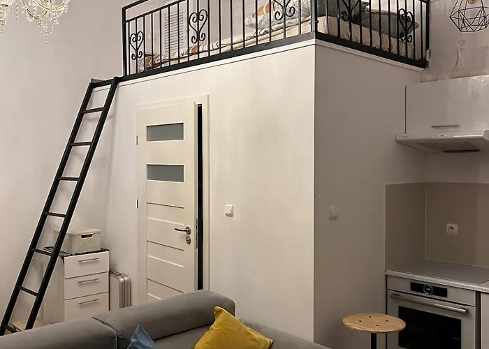 Charming In The Heart Of The Jewish District! *