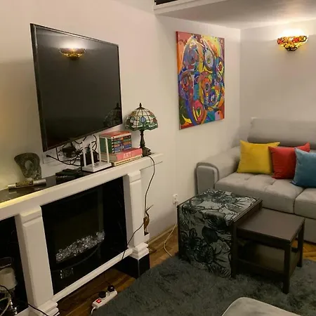Апартаменты Charming In The Heart Of The Jewish District!